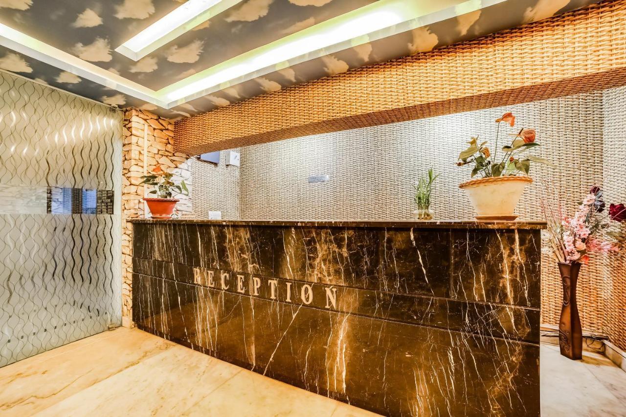 ホテルCapital O 61351 Waii International Bhalukpung エクステリア 写真