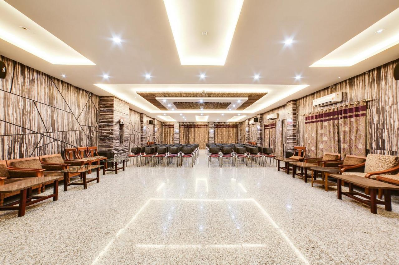 ホテルCapital O 61351 Waii International Bhalukpung エクステリア 写真