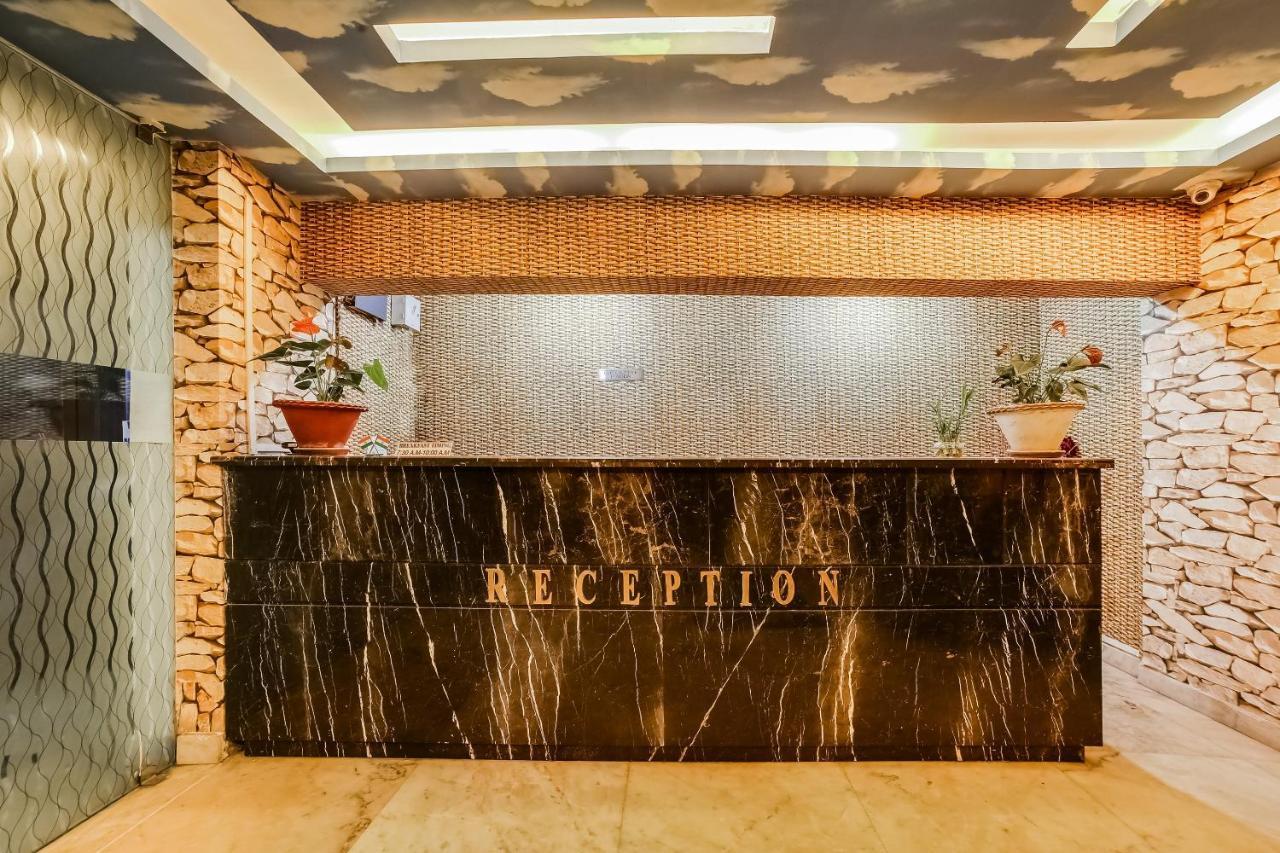 ホテルCapital O 61351 Waii International Bhalukpung エクステリア 写真