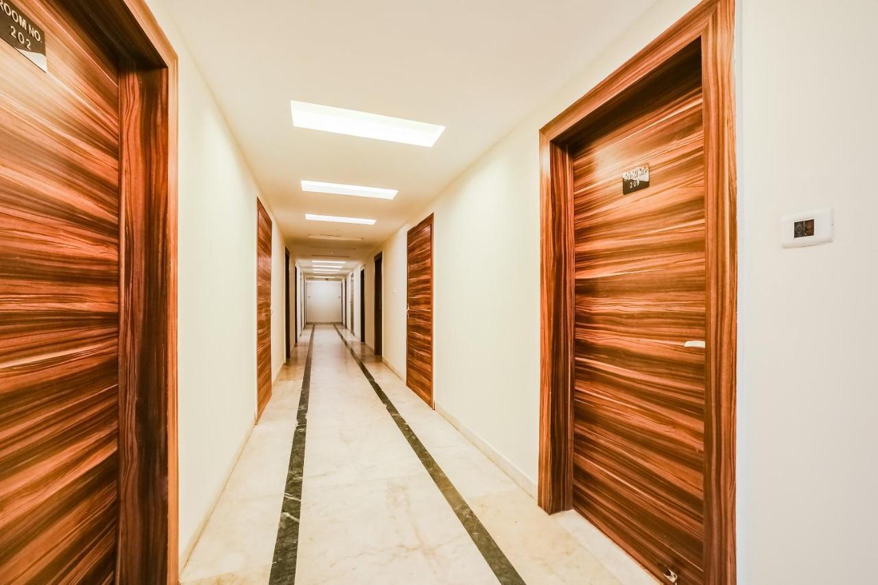 ホテルCapital O 61351 Waii International Bhalukpung エクステリア 写真